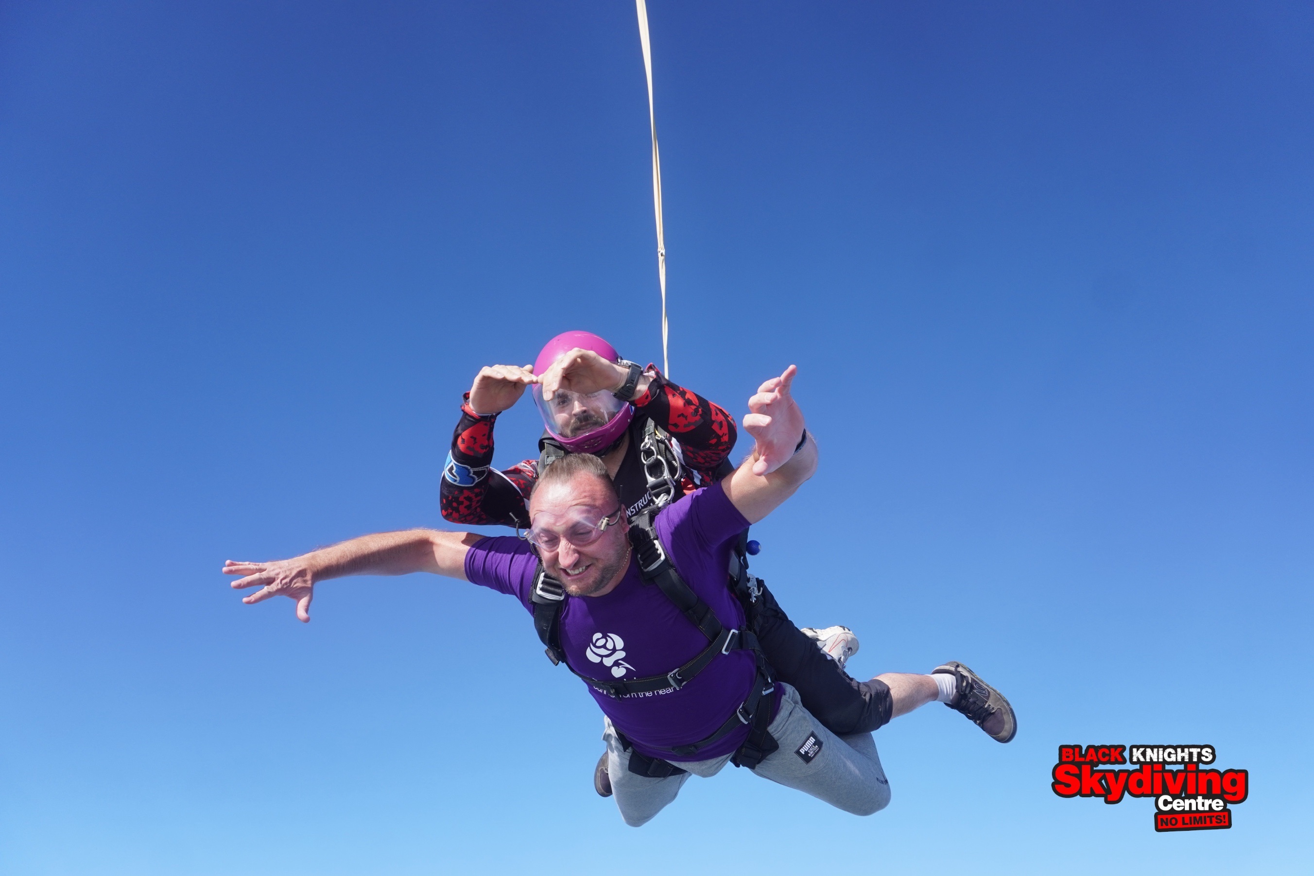 Jez and Tim skydive 